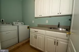 11379 Seneca Knoll Dr, Great Falls, VA 22066 - Photo 36