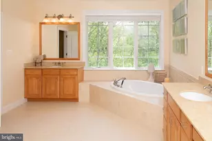 11379 Seneca Knoll Dr, Great Falls, VA 22066 - Photo 36