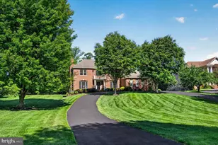 2954 Bonds Ridge Ct, Oakton, VA 22124 - Photo 2