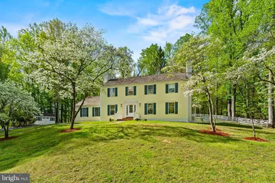 9201 Potomac Woods Lane, Great Falls, VA 22066 - Photo 2