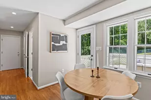 9201 Potomac Woods Ln, Great Falls, VA 22066 - Photo 14