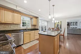 9215 Cork Pl, Burke, VA 22015 - Photo 18