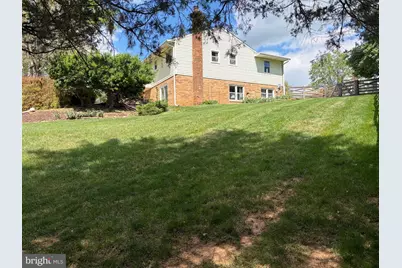 10425 Lake Ridge Drive, Oakton, VA 22124 - Photo 2