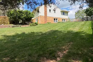 10425 Lake Ridge Dr, Oakton, VA 22124 - Photo 2
