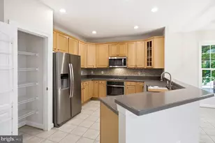 8908 Royal Hannah Ln, Fairfax, VA 22031 - Photo 24