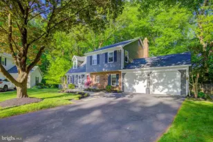 9518 Heathwood Ct, Burke, VA 22015 - Photo 2