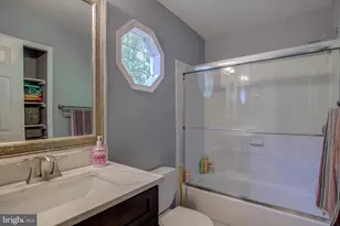 9518 Heathwood Ct, Burke, VA 22015 - Photo 32