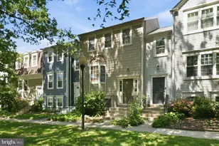 2391 Hunters Square Ct, Reston, VA 20191 - Photo 2