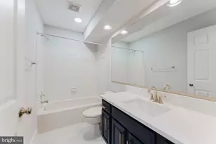 3929 Clares Ct, Fairfax, VA 22033 - Photo 30