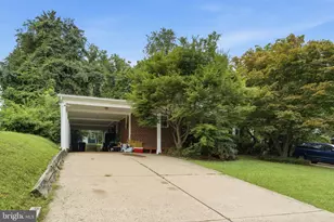6105 Munson Hill Rd, Falls Church, VA 22044 - Photo 4