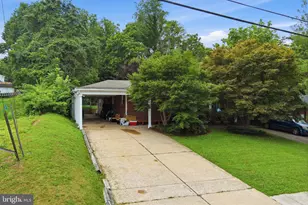 6105 Munson Hill Rd, Falls Church, VA 22044 - Photo 2