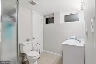 6809 Rolling Rd, Springfield, VA 22152 - Photo 32