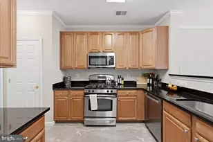 8932 Milford Haven Ct, Lorton, VA 22079 - Photo 6