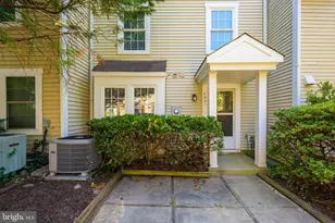 5981 Havener House Way, Centreville, VA 20120 - Photo 4