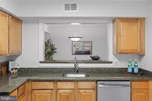 3179 Summit Square Dr, Oakton, VA 22124 - Photo 14