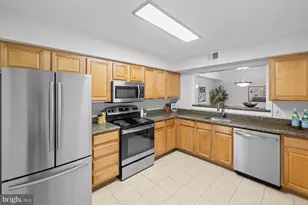 3179 Summit Square Dr, Oakton, VA 22124 - Photo 12