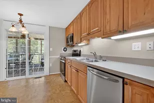 2806 Logway Rd, Vienna, VA 22181 - Photo 8