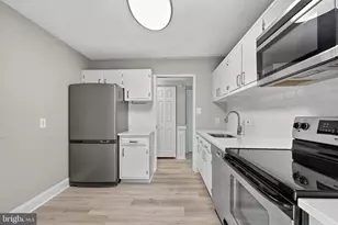 2300 Pimmit Dr, Falls Church, VA 22043 - Photo 12