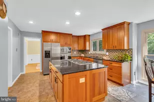 6762 Bronze Post Rd, Centreville, VA 20121 - Photo 10