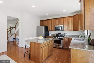 2409 Huntington Park Dr, Alexandria, VA 22303 - Photo 14