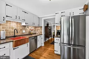 10111 Chestnut Wood Ln, Burke, VA 22015 - Photo 6