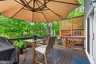 10111 Chestnut Wood Ln, Burke, VA 22015 - Photo 16