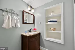 10111 Chestnut Wood Ln, Burke, VA 22015 - Photo 32
