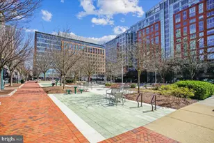 11256 Chestnut Grove Square, Reston, VA 20190 - Photo 34