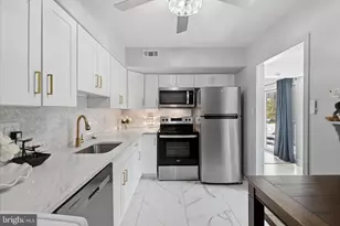 9731 Kings Crown Ct, Fairfax, VA 22031 - Photo 12