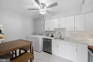 9731 Kings Crown Ct, Fairfax, VA 22031 - Photo 8