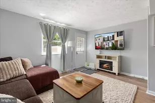 8307 Crestmont Cir, Springfield, VA 22153 - Photo 10