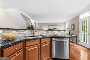 13698 Salk St, Herndon, VA 20171 - Photo 14