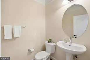 7821 Old Falls Rd, McLean, VA 22102 - Photo 22