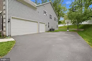 7821 Old Falls Rd, McLean, VA 22102 - Photo 46