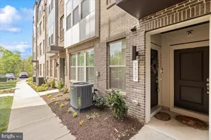 2437 Silver Line Aly, Herndon, VA 20171 - Photo 28