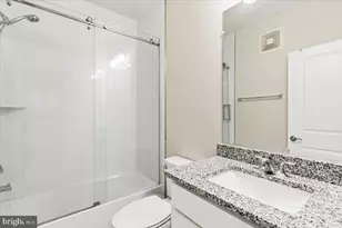 2437 Silver Line Aly, Herndon, VA 20171 - Photo 20