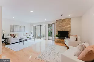 3177 Colchester Brook Ln, Fairfax, VA 22031 - Photo 2