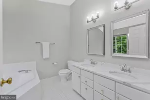 2906 Fairfax Metro Ln, Vienna, VA 22181 - Photo 4