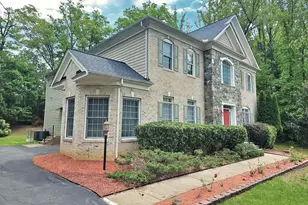 9205 Frst Grns Dr, Lorton, VA 22079 - Photo 2