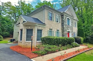 9205 Frst Grns Dr, Lorton, VA 22079 - Photo 2