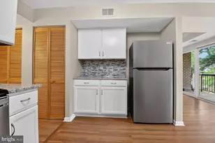 9725 Kings Crown Ct, Fairfax, VA 22031 - Photo 12