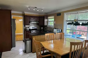 8120 Springfield Village Dr, Springfield, VA 22152 - Photo 4