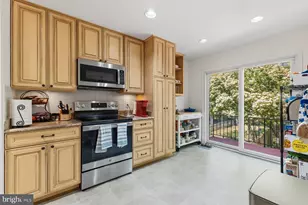 8240 Taunton Pl, Springfield, VA 22152 - Photo 6