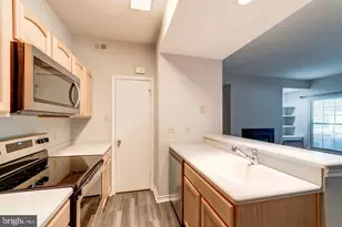 3903 Penderview Dr, Fairfax, VA 22033 - Photo 8