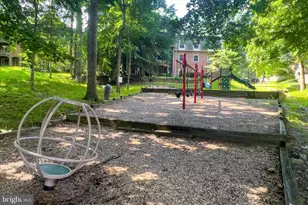 8123 Kingsway Ct, Springfield, VA 22152 - Photo 24