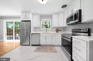 14711 Carlbern Dr, Centreville, VA 20120 - Photo 4