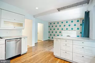 9909 Hemlock Woods Ln, Burke, VA 22015 - Photo 6