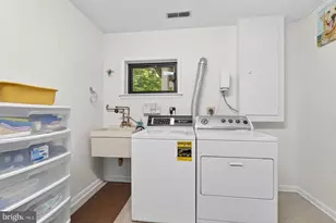 9430 Talisman Dr, Vienna, VA 22182 - Photo 46