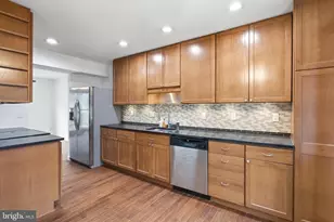 10070 Apple Wood Ct, Burke, VA 22015 - Photo 4