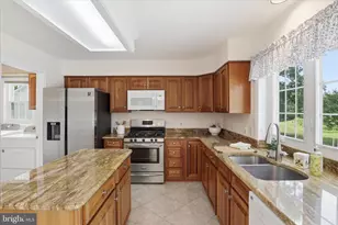 8392 Crosslake Dr, Fairfax Station, VA 22039 - Photo 22
